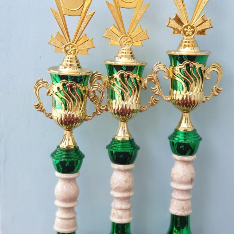 Piala Juara Set - samping