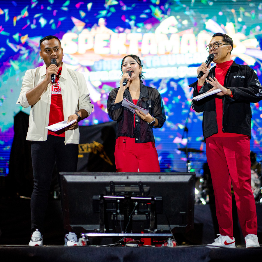 Master od Ceremony (MC) Konser - depan