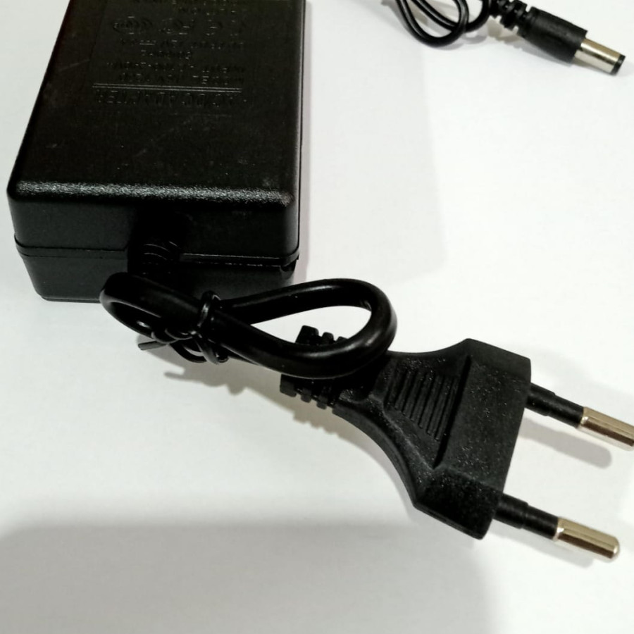 Adaptor 12V 3A - depan
