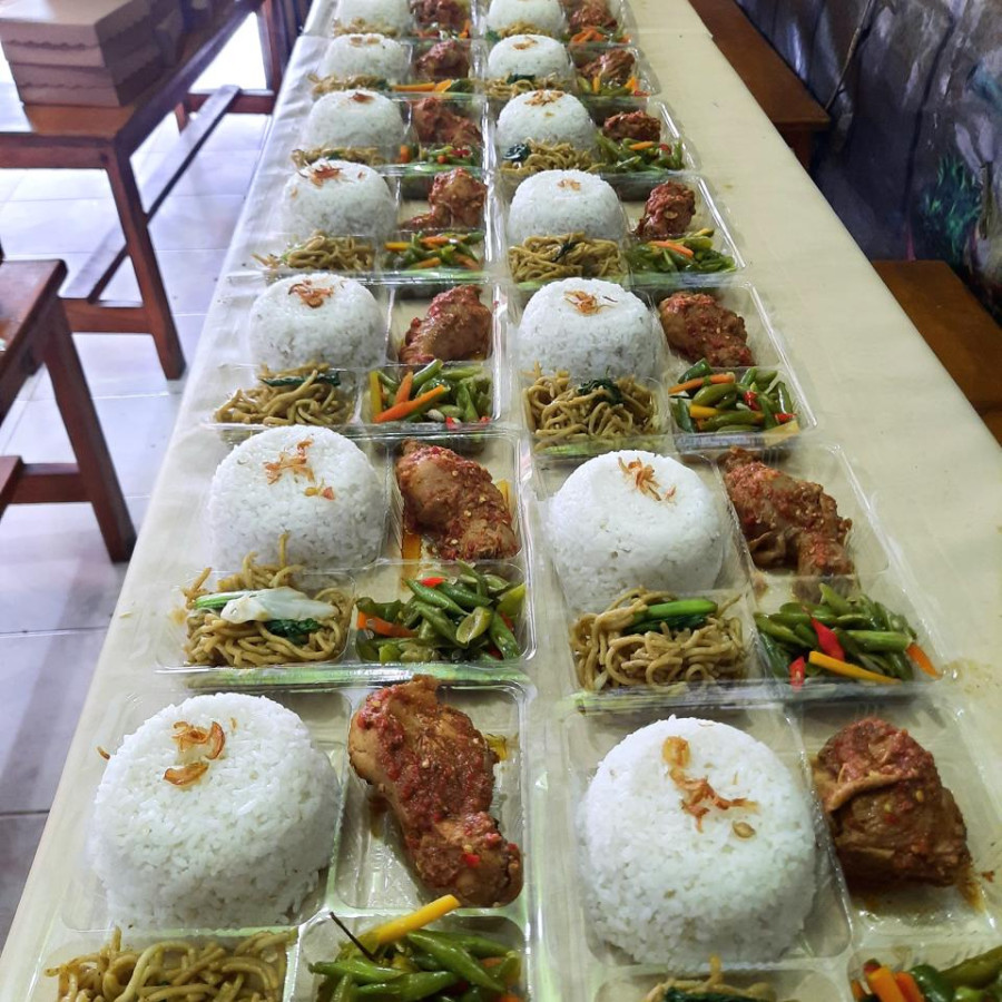 PAKET MAKANAN NASI KOTAK DAN PRASMANAN - depan