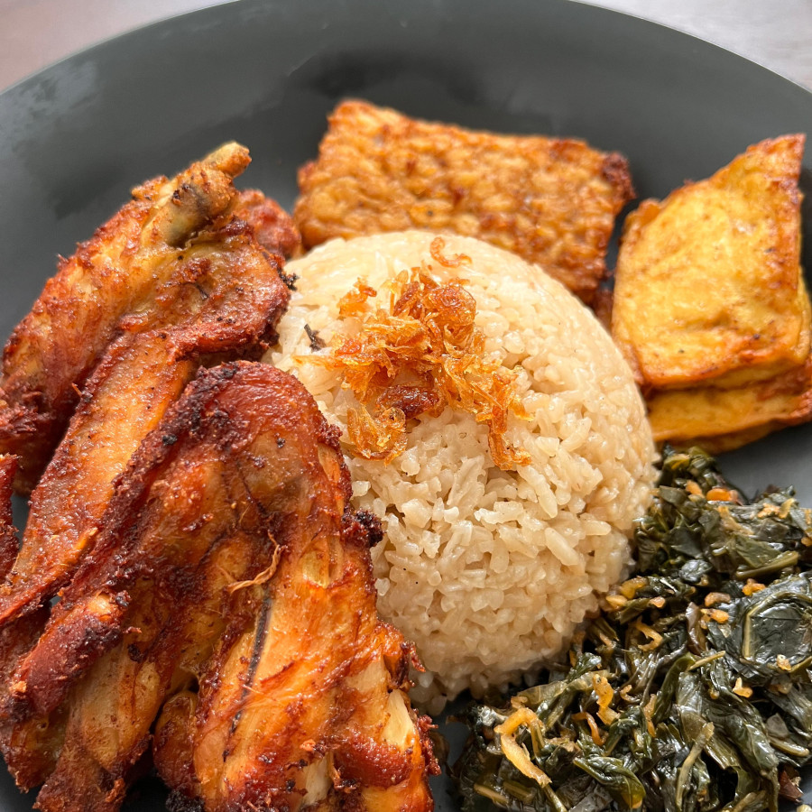 Nasi Uduk Ayam Goreng