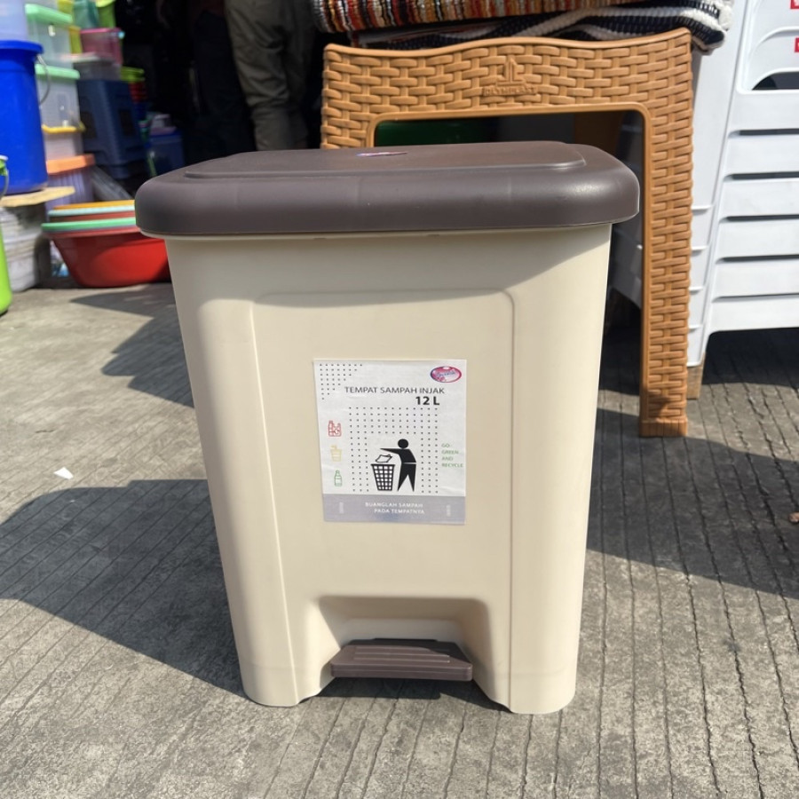 Tempat Sampah Pedal Injak Lovenia 10 Liter