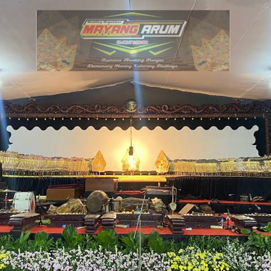 Wayang kulit dengan dalang lokal - utama