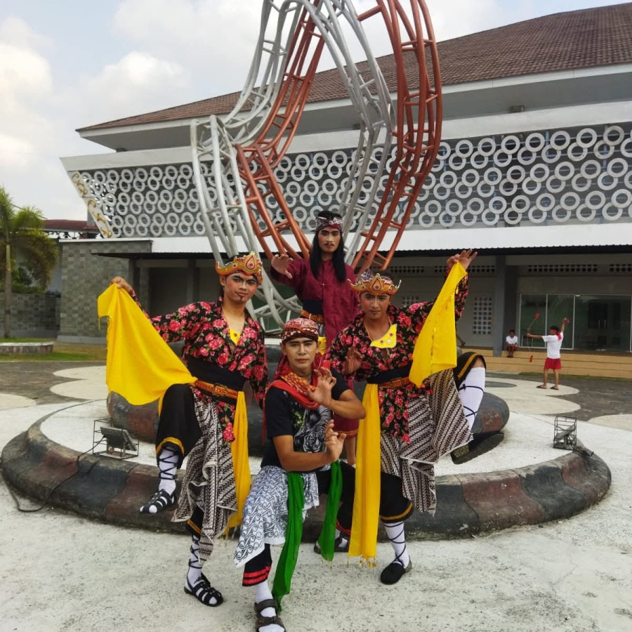 Lais Sintren macan putih