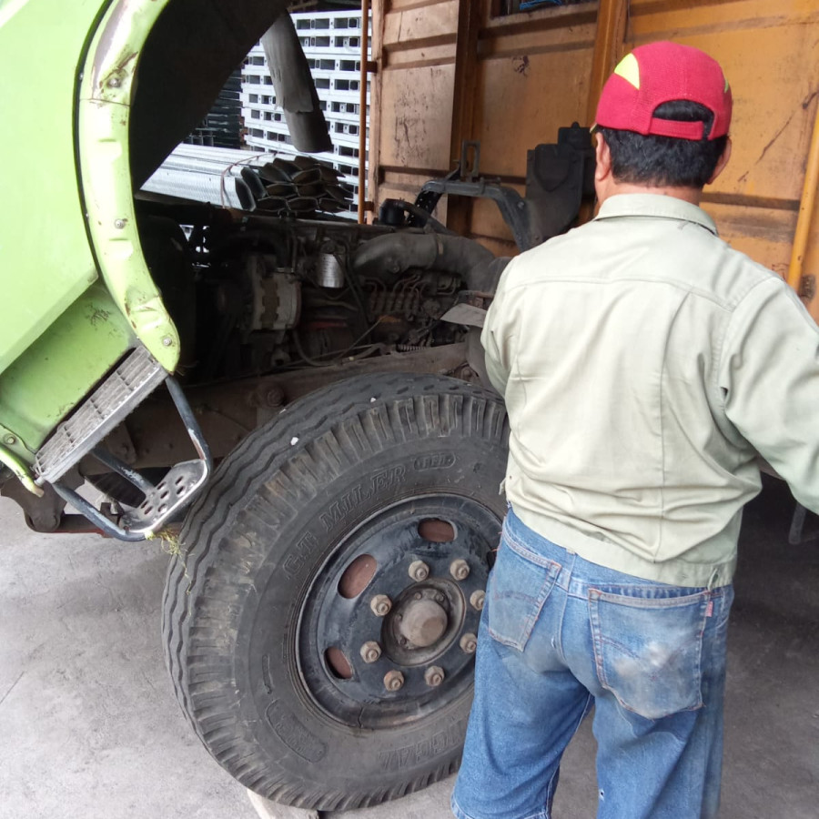 Pemeliharaan / Perawatan Kendaraan Bermotor Roda 6 Berat - depan