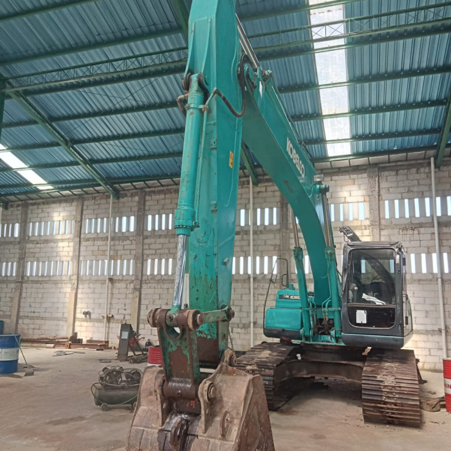 Sewa Excavator Kobelco SK 200-8 - depan