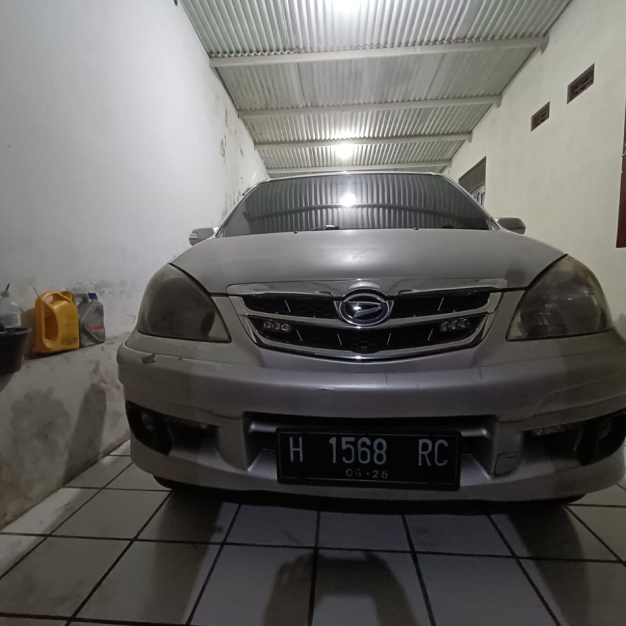 Sewa Kendaraan Penumpang Roda 4 Daihatsu Xenia 2010 - depan