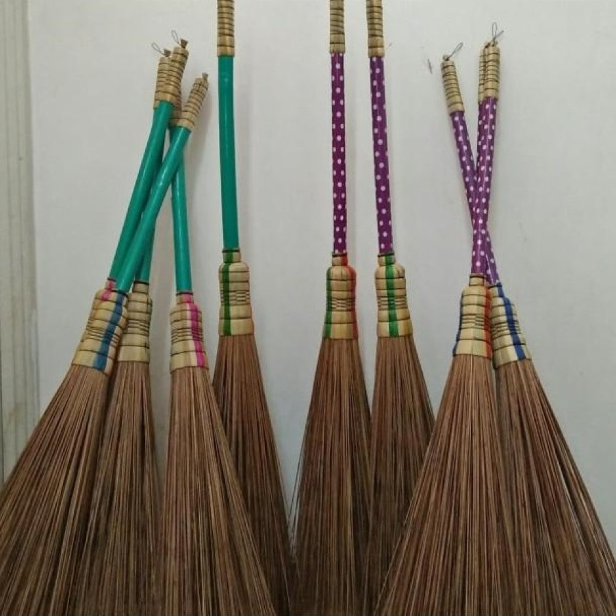 Sapu Lidi Gagang Kayu - utama