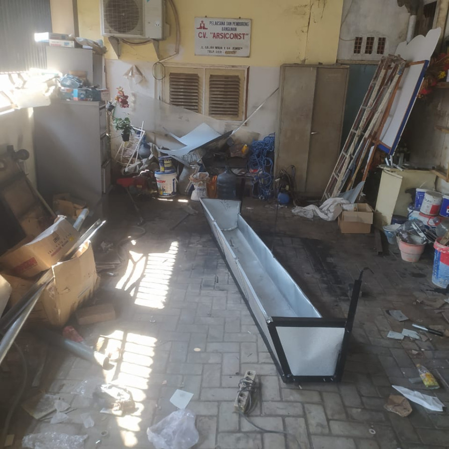 Tempat Pakan Ternak (Palungan) - depan