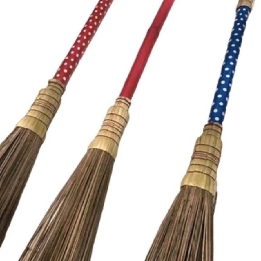 Sapu Lidi Gagang Kayu - depan