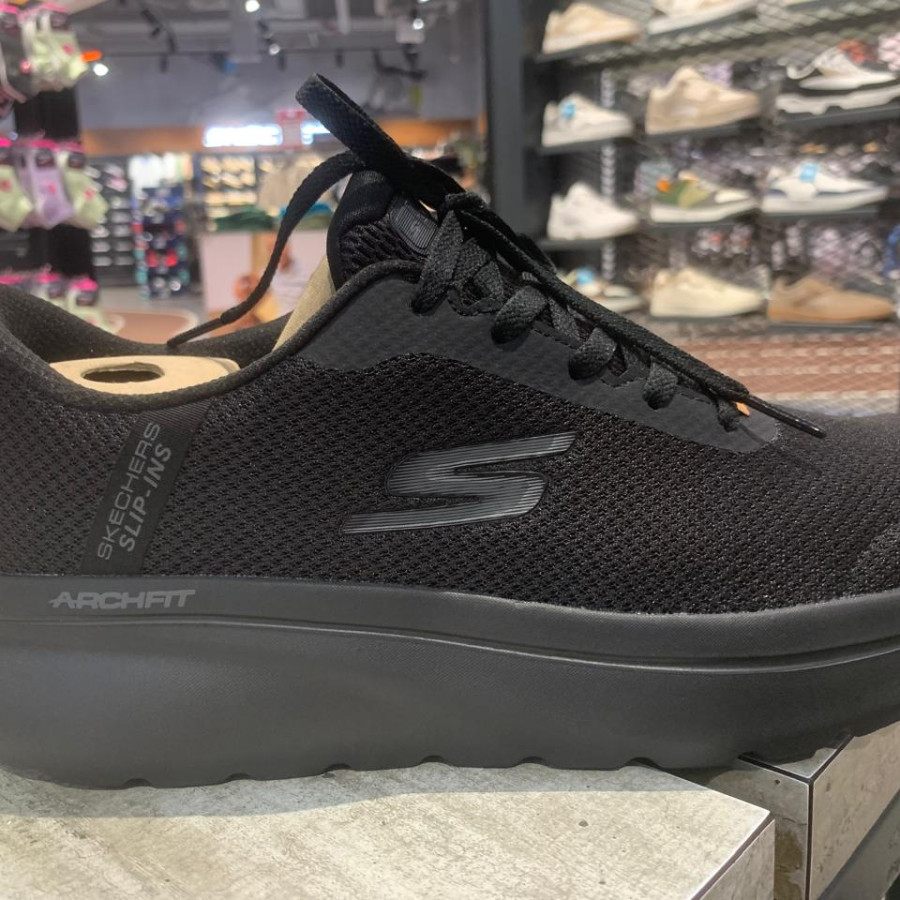Sepatu Skechers - depan
