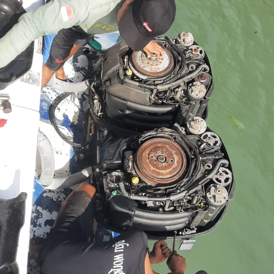 PERAWATAN DAN PEMELIHARAAN MESIN TEMPEL SPEEDBOAT - samping
