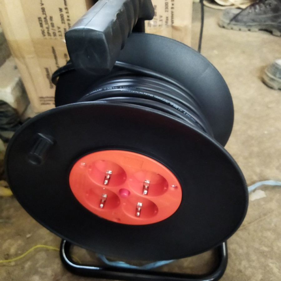 Kabel Roll Listrik Visicom 50 Meter, 4 Terminal