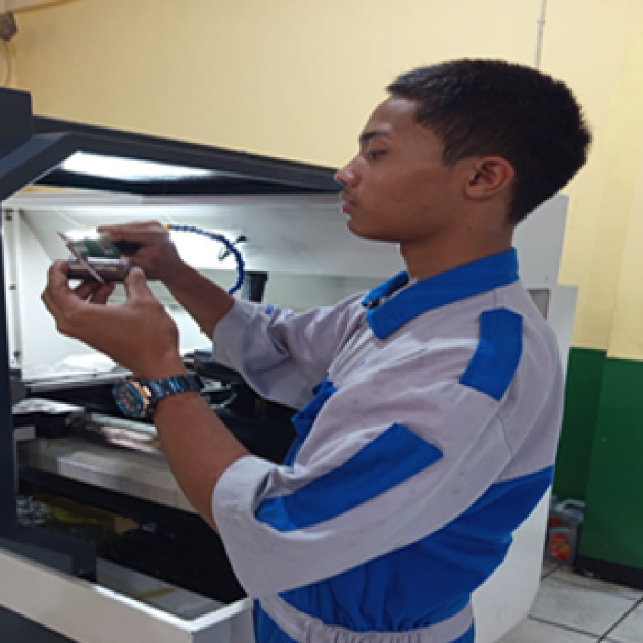Bahan Pelatihan Pengoperasian Mesin Bubut - depan