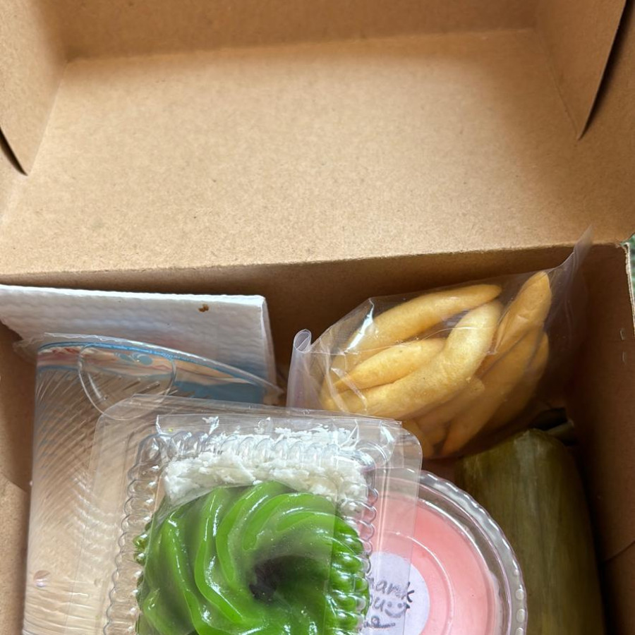 Snack Box + Air Mineral