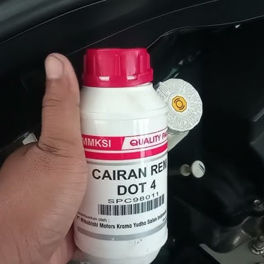 MINYAK REM XPANDER - depan