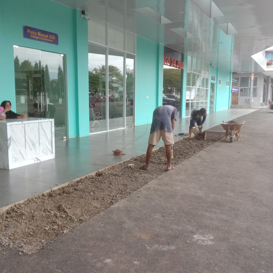 PENGASPALAN HALAMAN GEDUNG ASTA DAYA RSUD dr. REHATTA KELET - detail