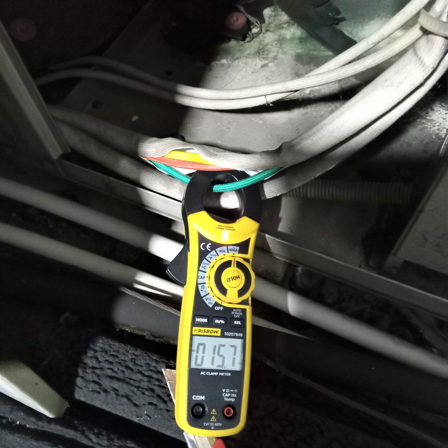 perbaikan kebocoran dan isi freon R410 ac cassete - samping