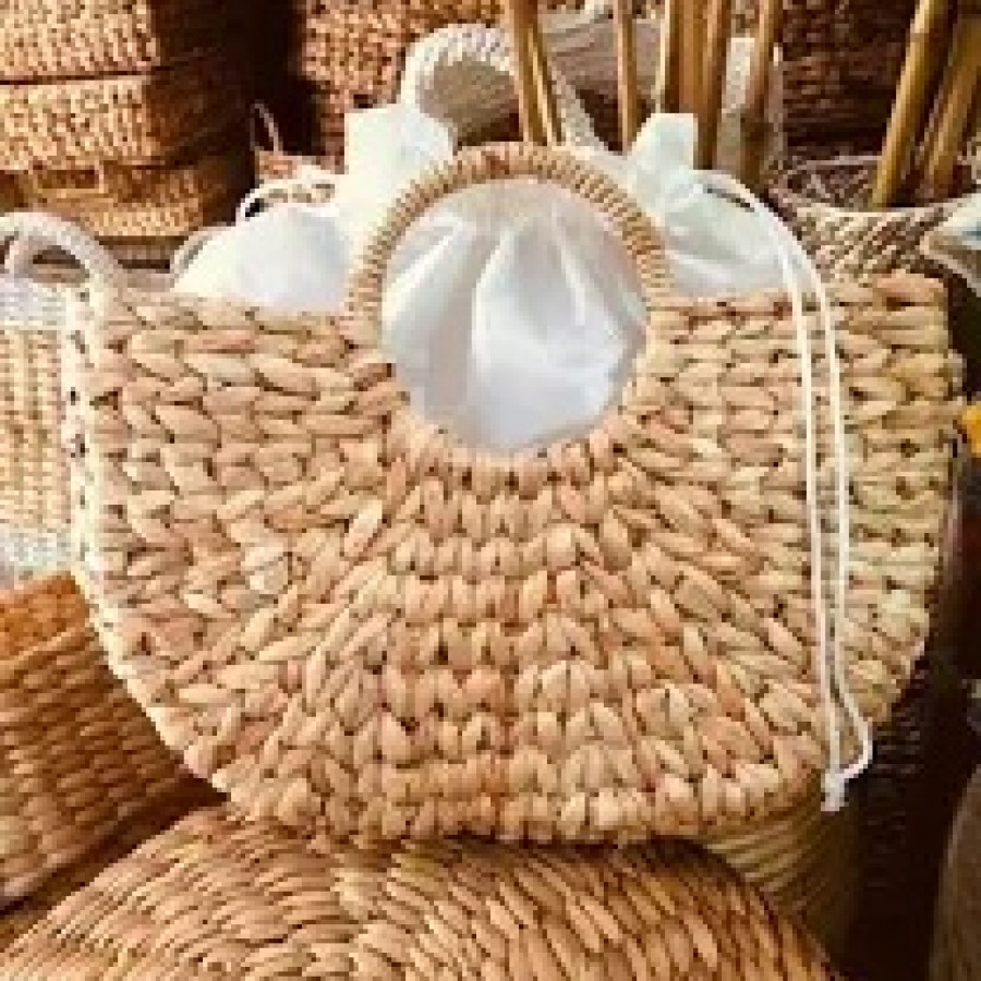 Souvenir dari Kerajinan Enceng Gondok - detail