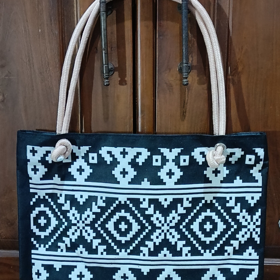 Goodie bag "un-brand" motif batik