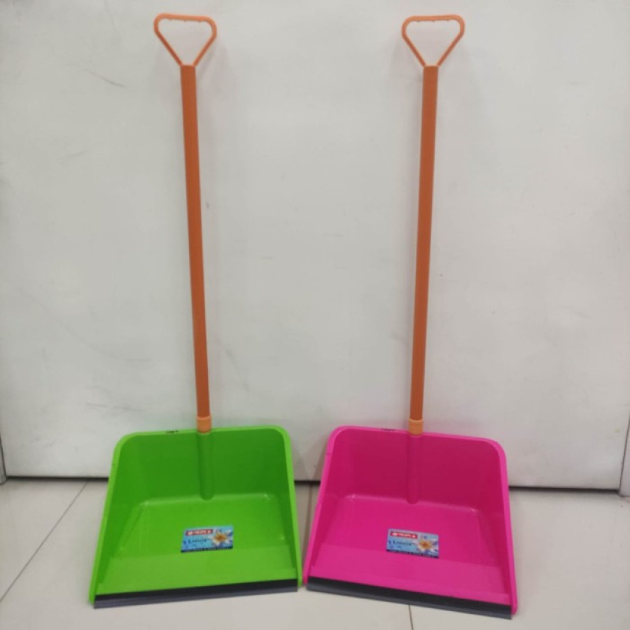 Sekop sampah lion star