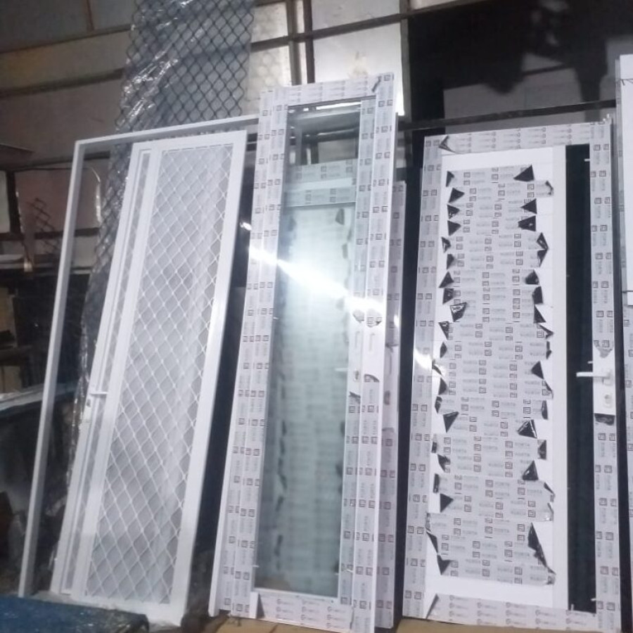 paket pemeliharaan pintu aluminium kantor - depan