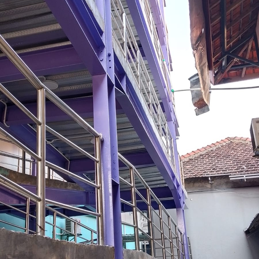 PEMELIHARAAN CAT WORK DAN AREA RAM JALUR EVAKUASI - depan