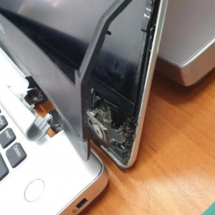 SERVICE ENGSEL LAPTOP GAMING - samping