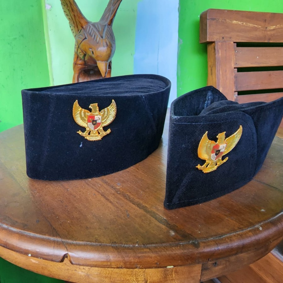 Peci + emblem