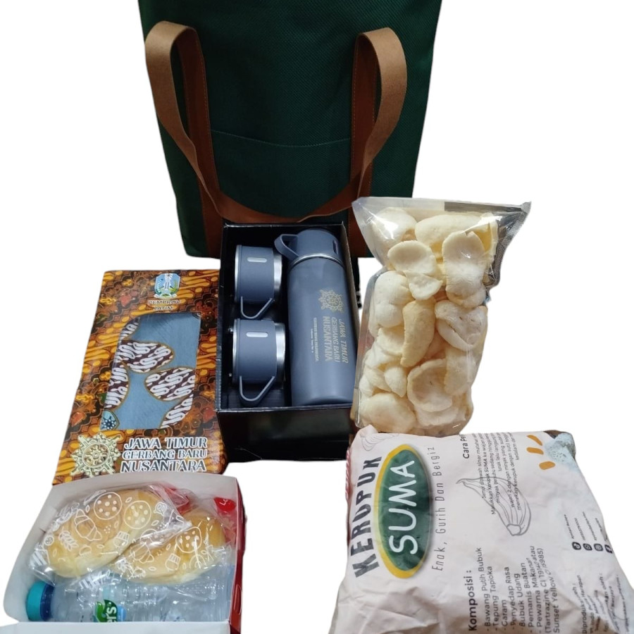 Souvenir/Cenderamata berupa Tas Souvenir beserta Isinya