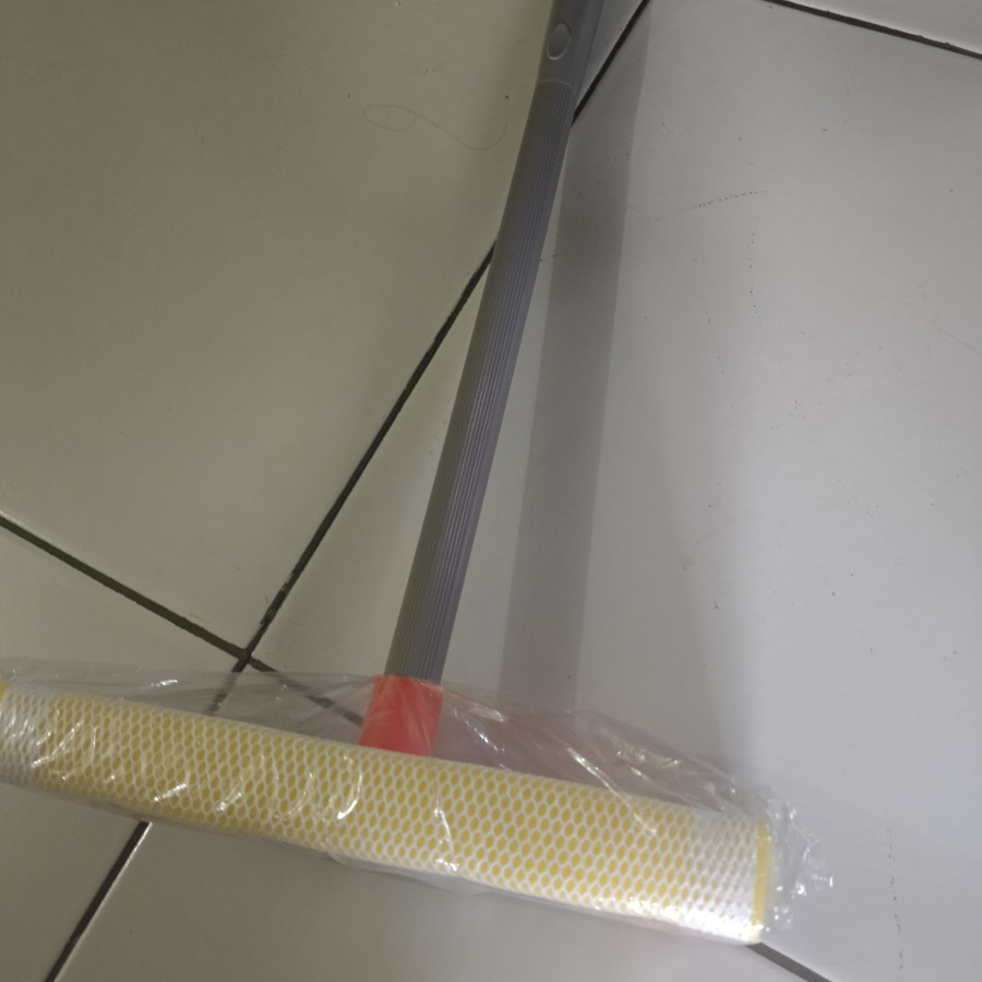 Wiper prmbersih kaca - depan
