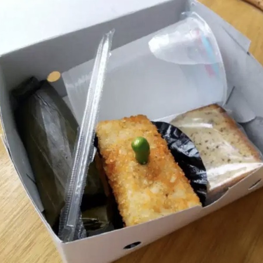 Paket Snack isi 3 dan Air mineral - depan