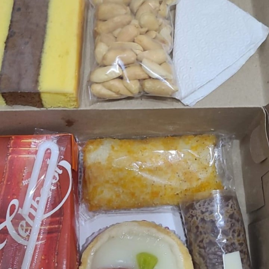 Kue Kotak/Snack Box - depan