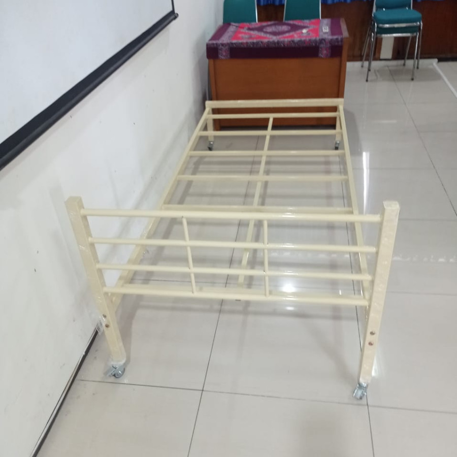 Dipan single bed besi custom beroda - depan