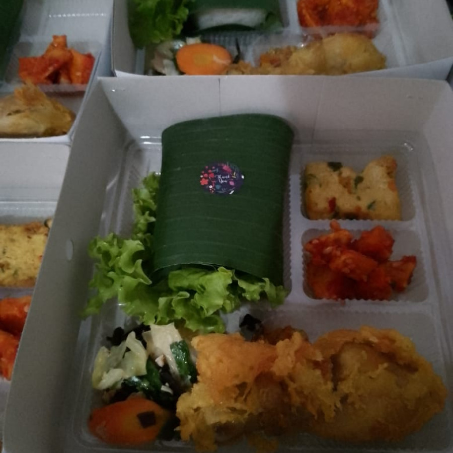 Nasi ayam goreng tepung - depan