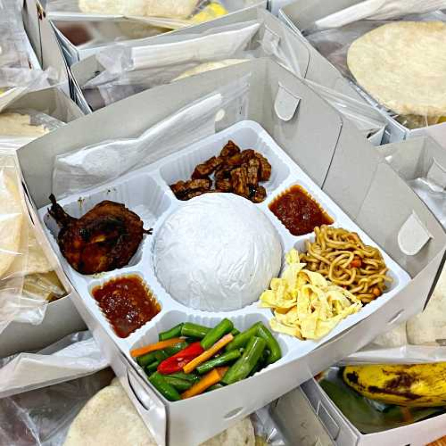 Paket Hemat Nasi Box + Minum - depan
