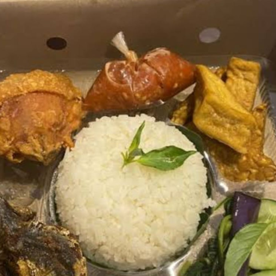 NASI KOTAK NASI TEMPONG LENGKAP+AIR MINERAL BOTOL MINI