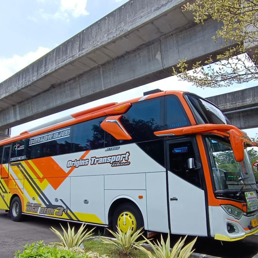 Bus Pariwisata - depan