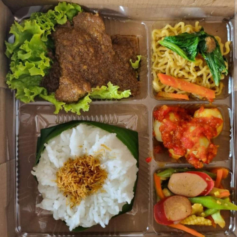 Nasi kotak - Nasi Putih, Daging Bumbu Lapis, Telur Bali,
