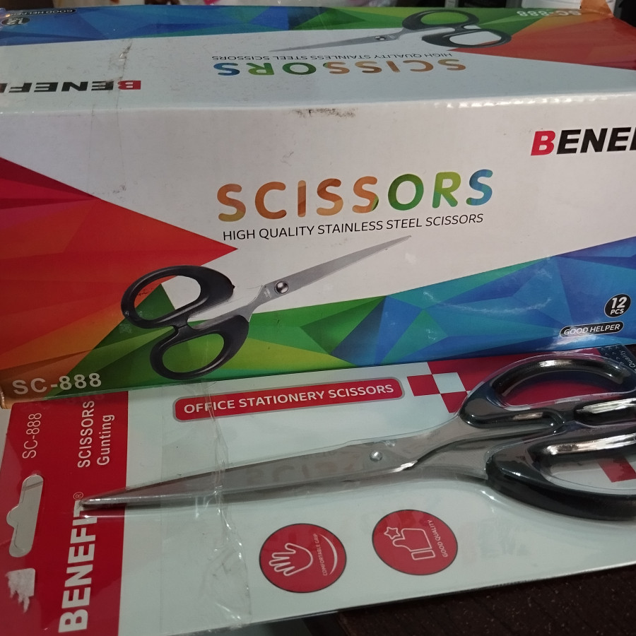 Gunting kertas merk BENEFIT
