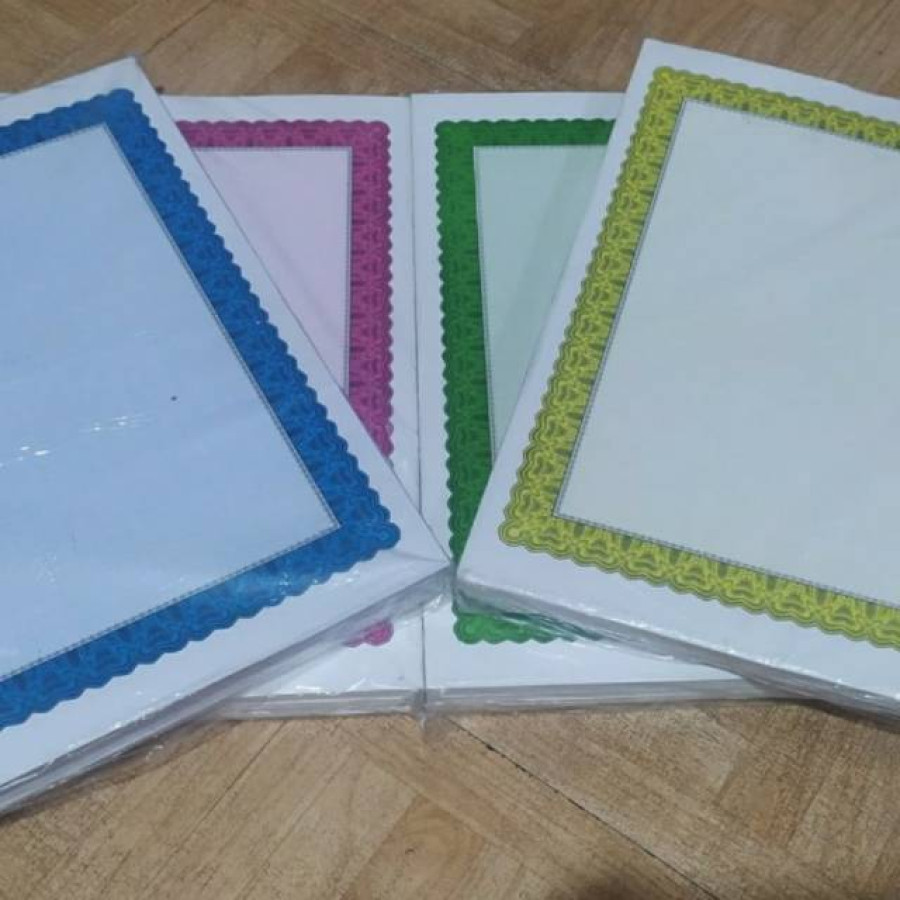 Kertas Piagam atau Sertifikat UK. f4 - utama