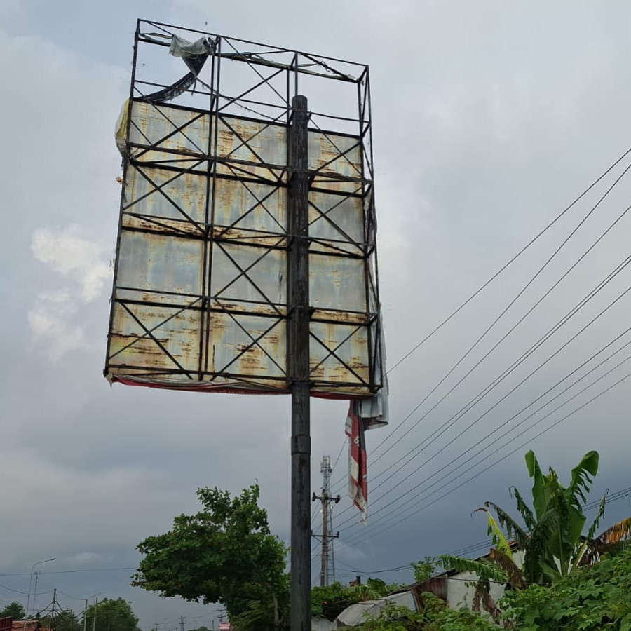 Perbaikan Baliho  Papan  Informasi Jl. Suprapto Kabupaten Pekalongan - depan