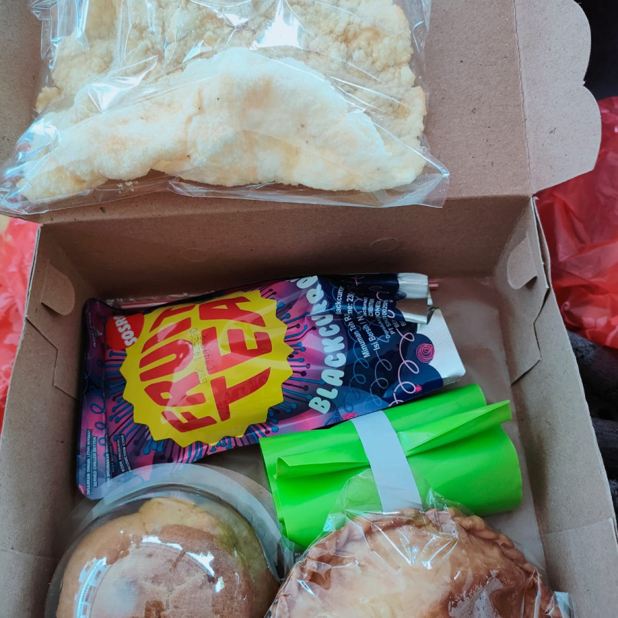 Kue Sus, Pastel Pahlawan, Lemper, melinju, teh