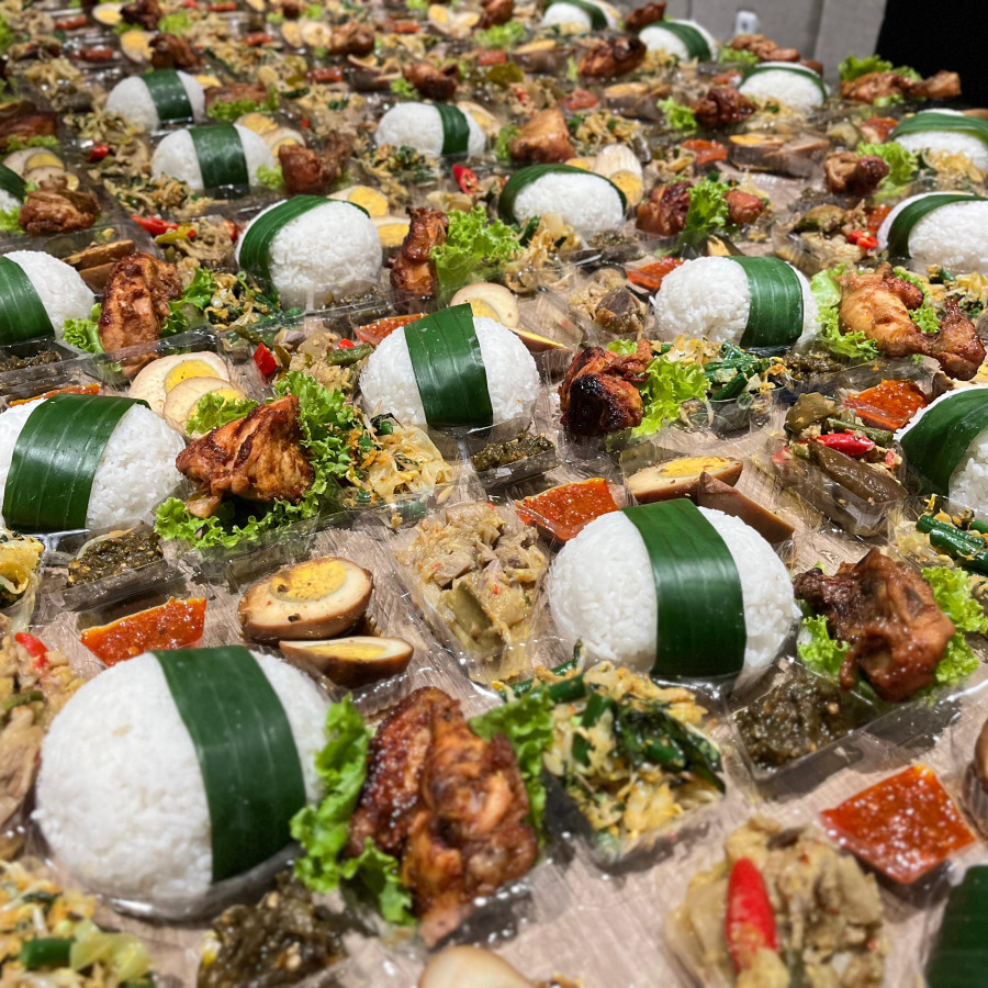 Nasi Kotak Cumi Tinta Hitam By Midtown Residence - samping