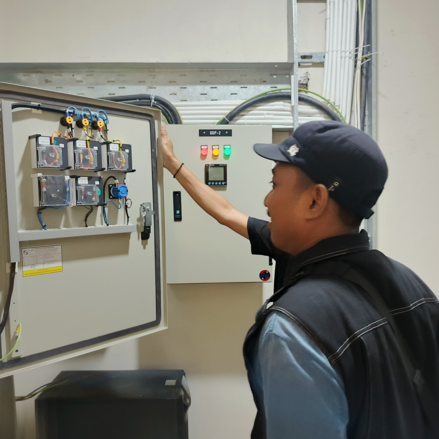 Pemeliharaan Jaringan Listrik (Pemasangan Jaringan Listrik Ke Panel UPS) - detail