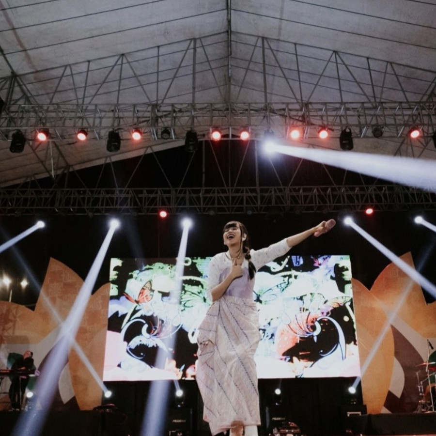 Tata Cahaya / Lighting Panggung - samping