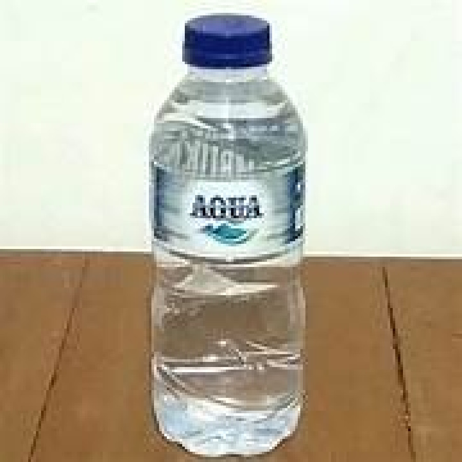 Air Mineral Botol  Merk Aqua Ukuran 330 ml - utama