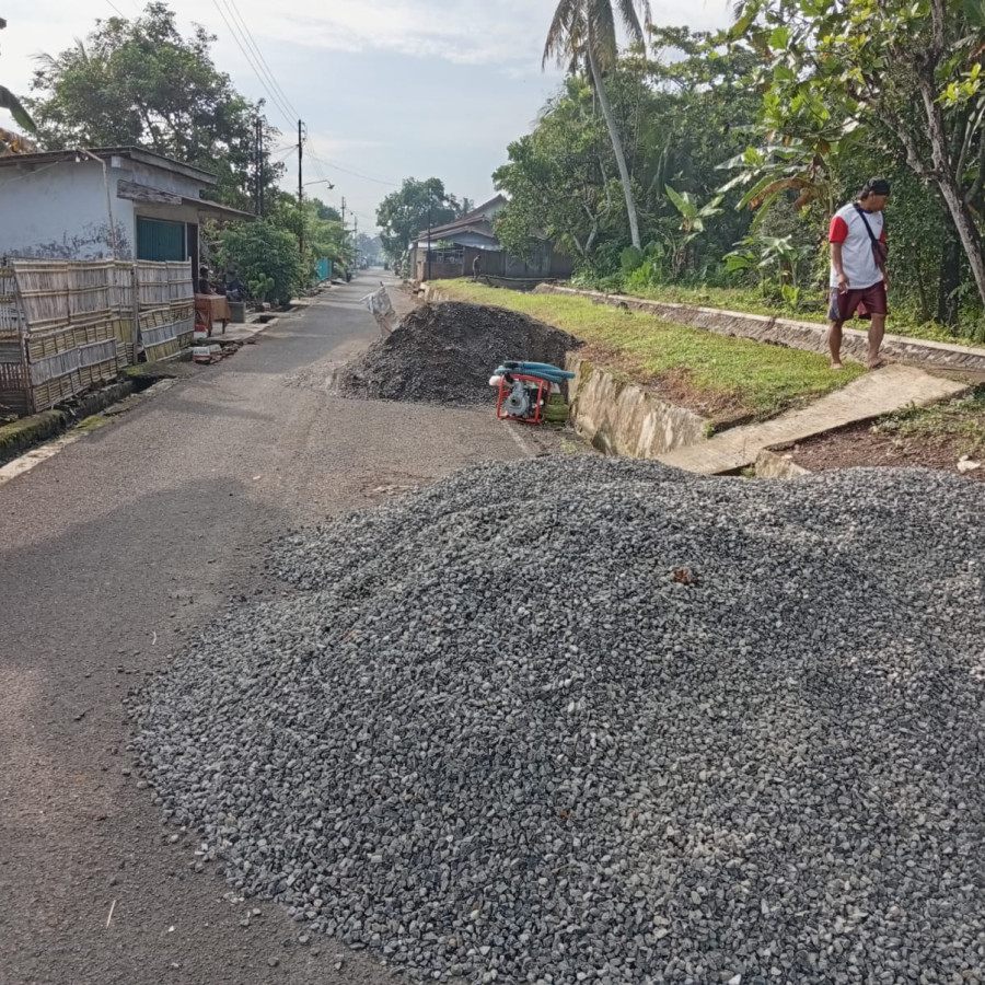 Batu Split 2/3 - depan