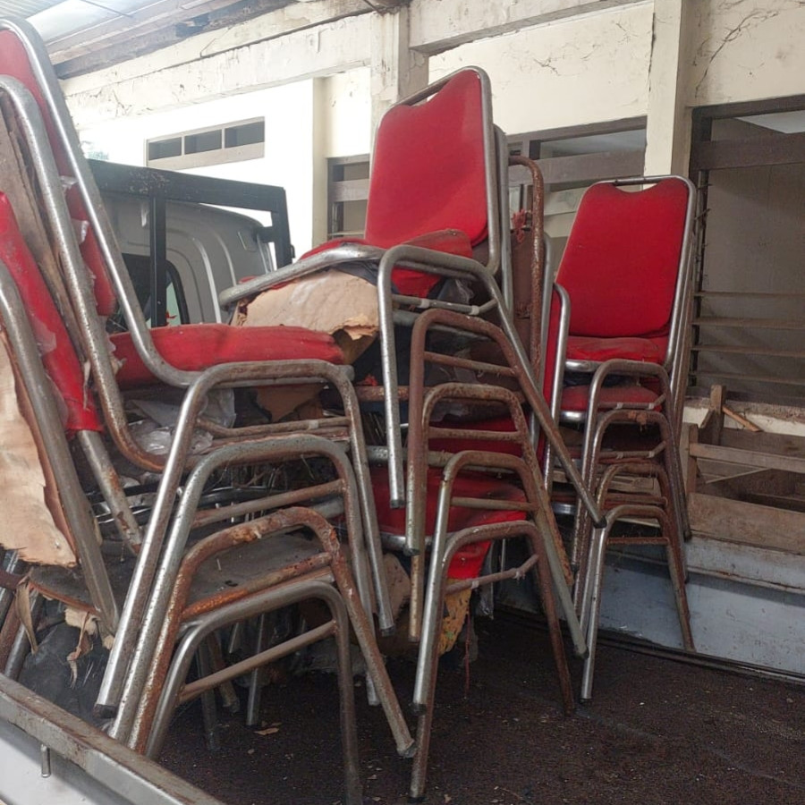 pemeliharaan kursi susun besi