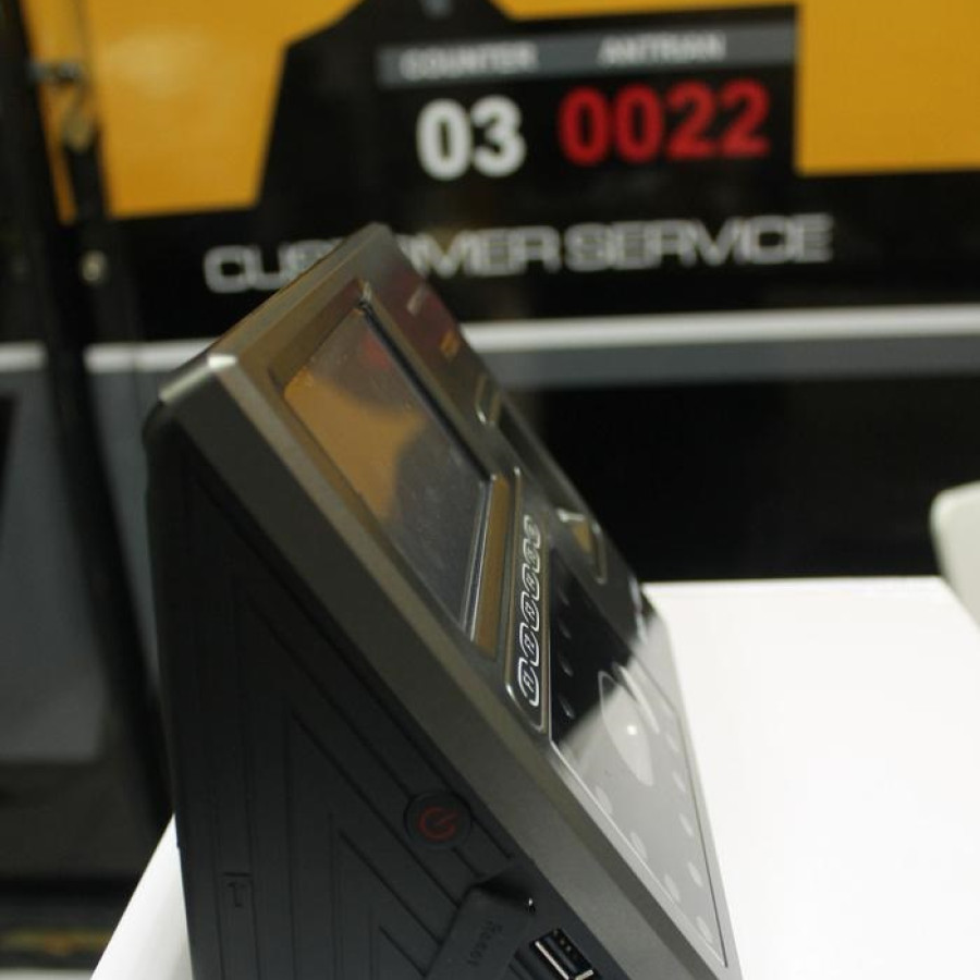 Access Door Biometric - samping